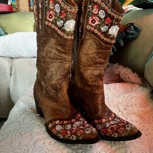 Old Gringo Leather Boots with Intricate Embroidery and Vintage Style